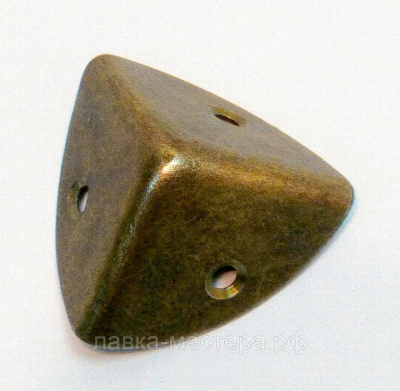 01_ugolok-chemodannyj-bronza